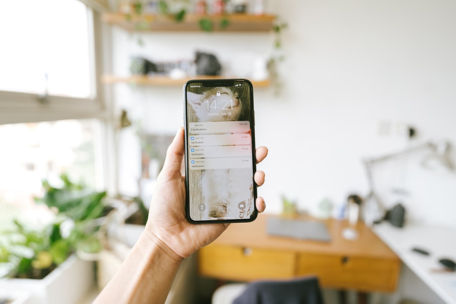 mobile phone in technician workflow